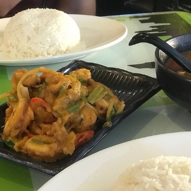 Deep fried squid with salted egg