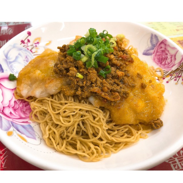 蟹黃墨魚餅撈麵