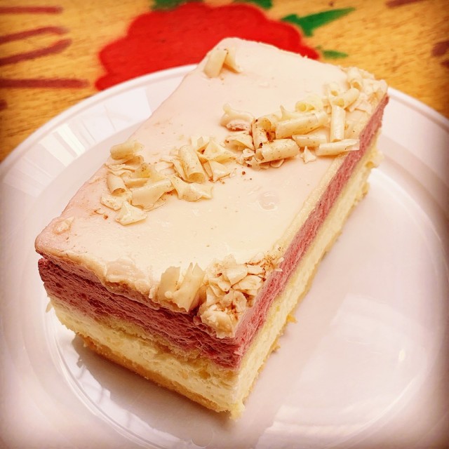 White Chocolate Raspberry Cake