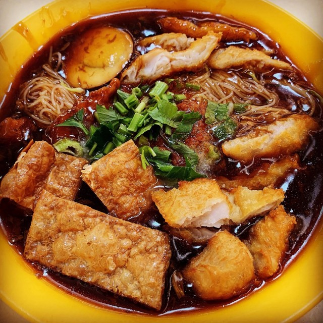Fried Fish Cod Lor Mee (炸鳕鱼卤面)